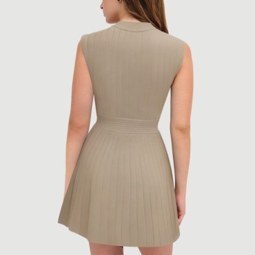 V-neck single-breasted slim-fit knit dress